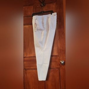 NWT White skinny jeans